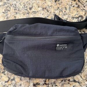 Lululemon clean lines belt bag